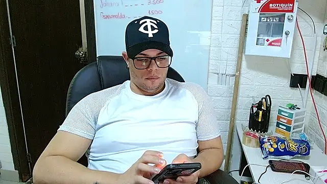 Realjoel01 élő XXX-chatje
