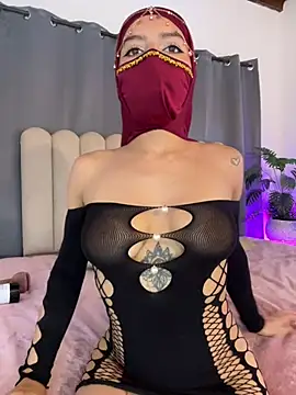 shaima__ Adlı Modelin Canlı XXX Sohbeti