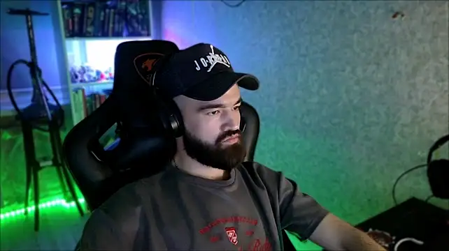 XXX chat uživo modela _Serious_Man