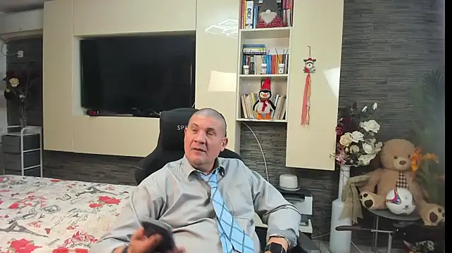 SpartacusDaddy48 Adlı Modelin Canlı XXX Sohbeti