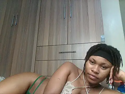 Juicyy_afriq's Live XXX Chat