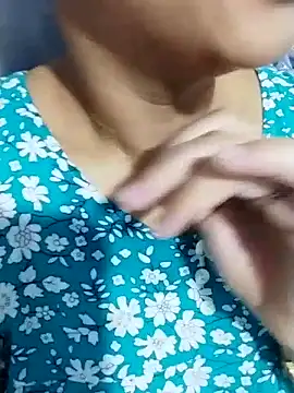 fatineae1 Adlı Modelin Canlı XXX Sohbeti