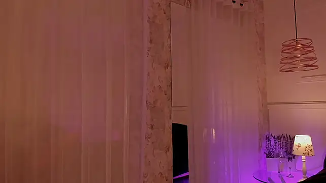 EvaaStevens Adlı Modelin Canlı XXX Sohbeti