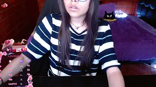 MidoriQuiinn live XXX chat