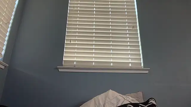 WhiteMamba6910's Live XXX Chat