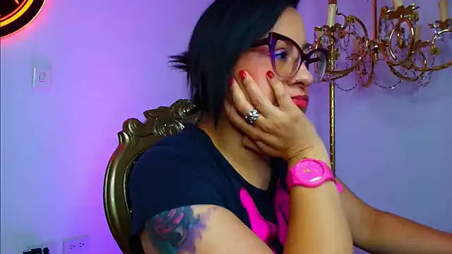 kiara-voss' Live XXX Chat