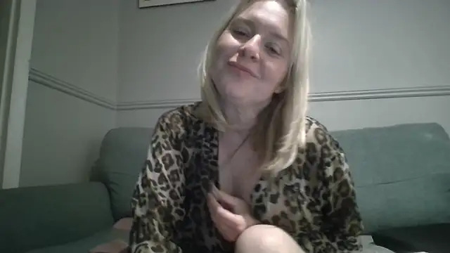 MrsMercedes26's Live XXX Chat