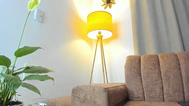 Chat +18 de ElizabethAndEliana ao vivo