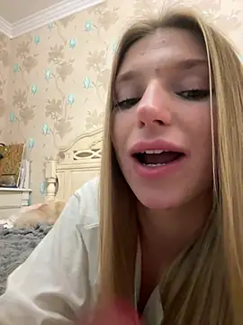 adel_secret's Live Chat Room