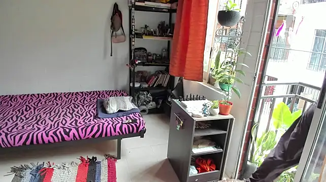 Chat +18 de Angel_White25 ao vivo