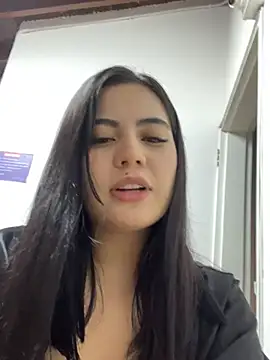 eliza_pink24's Live Chat Room