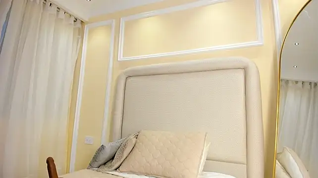 KatieBoison Adlı Modelin Canlı XXX Sohbeti