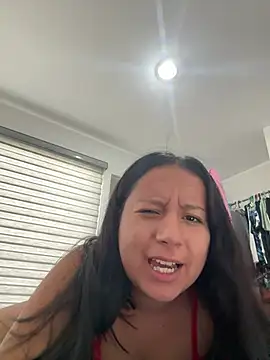 Alaia33200's Live XXX Chat