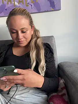 Angelwhite_25's Live XXX Chat
