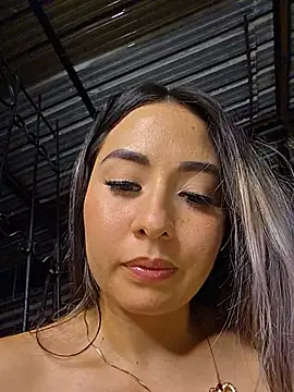 Natasanz Adlı Modelin Canlı XXX Sohbeti