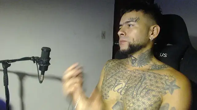 XXX chat uživo modela ROOKERT