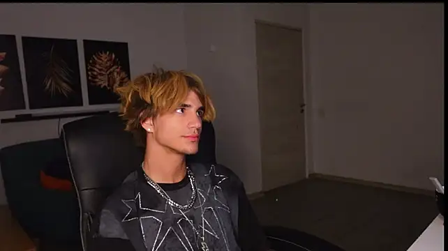 Denis_Wu Live XXX-Chat