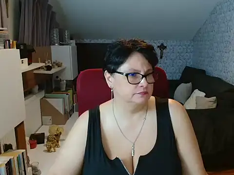 Chat +18 de CallmeHellen4you ao vivo
