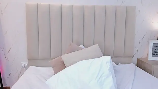 ViolettaRousee_'s Live XXX Chat