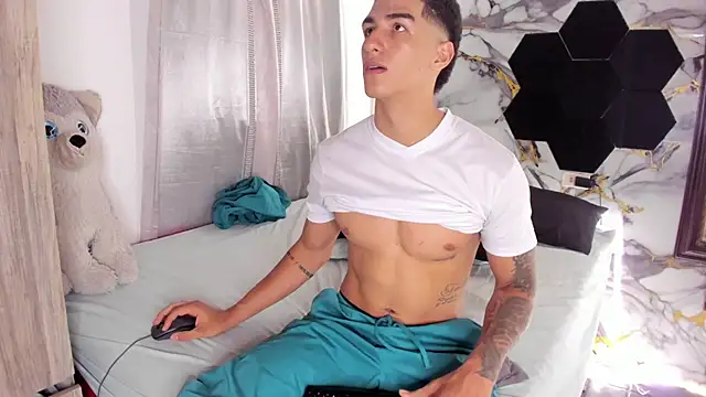Goldendesirexx__ XXX чат на живо