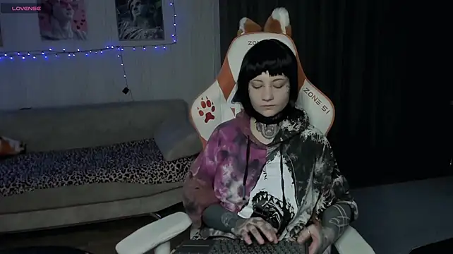 acid_trip1l Adlı Modelin Canlı XXX Sohbeti