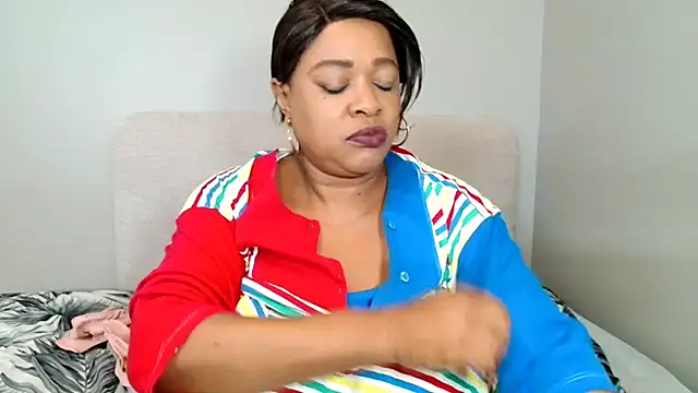 XXX chat uživo modela BUSTYQUEEN56_