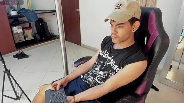 Lycan____ Live XXX Chat