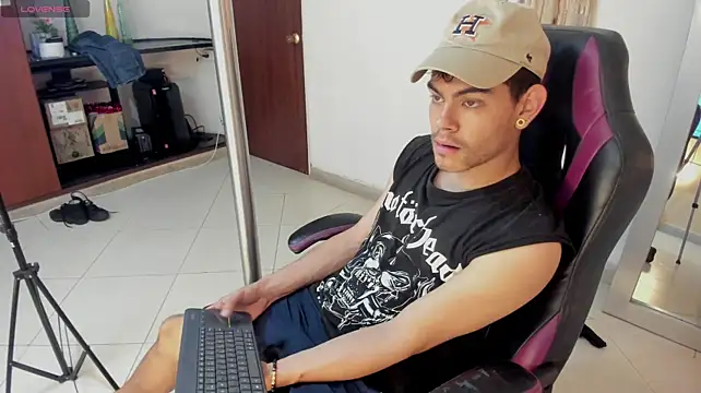 Lycan____n Live XXX chat