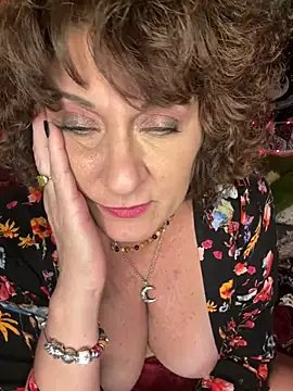 SuzyCatzz's Live XXX Chat