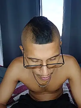 Chatroom XXX en direct de Hard_brown03