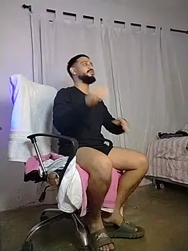 BadboyX333 Adlı Modelin Canlı XXX Sohbeti