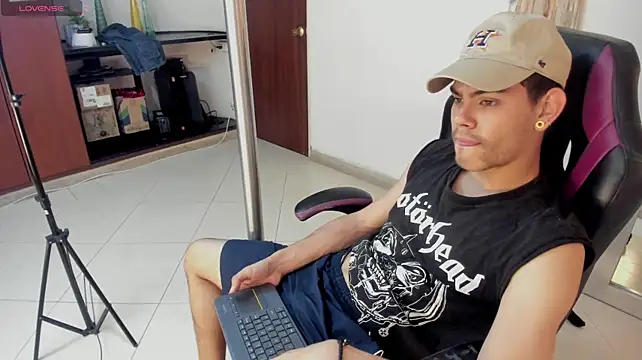 Lycan____n Live XXX chat