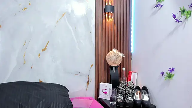 loliss_sh Show in webcam