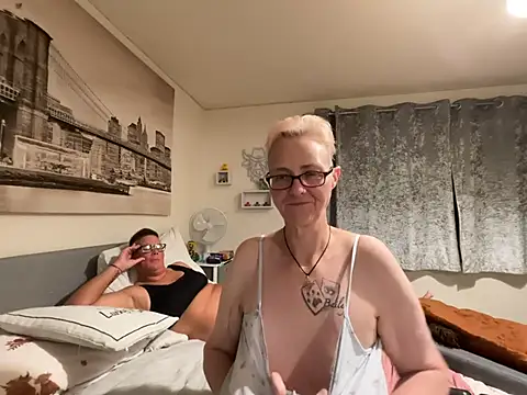 Curvy-Jinx élő XXX-chatje