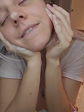 ScarletsWeb live XXX chat