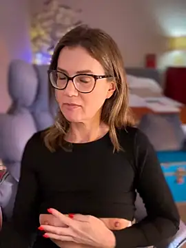 MaiseKnox XXX чат на живо