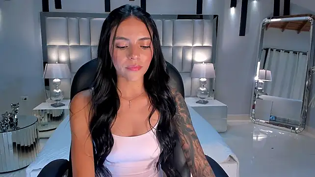 ArianaWest1 Chat XXX in diretta
