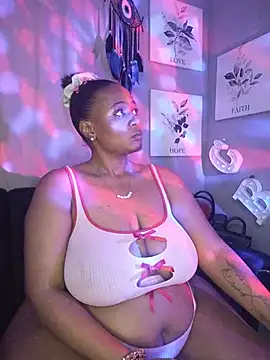 צ'אט XXX בשידור חי של CocoBootyyy