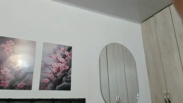 pinky_f00x's Live XXX Chat