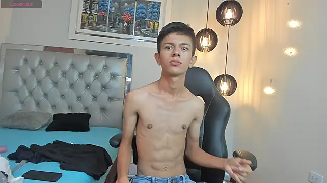 Show modela fem_danny7 na web-kameri