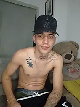 MaxHornyLatin live XXX chat