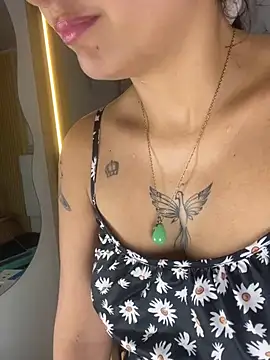 צ'אט XXX בשידור חי של CandyOff1