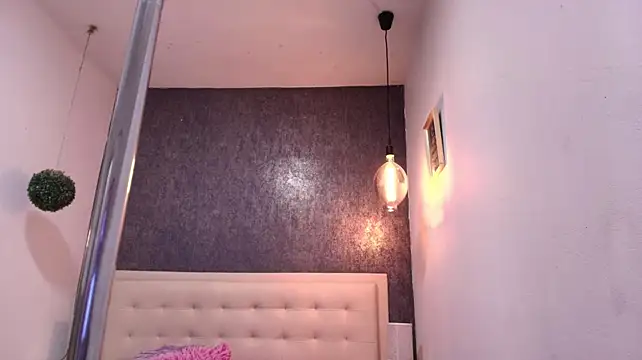 Chat +18 de Celestial_Queen_ ao vivo