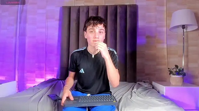 XXX chat uživo modela Isaac_Grey