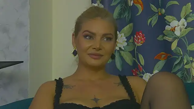 XXX chat uživo modela RissaRheys