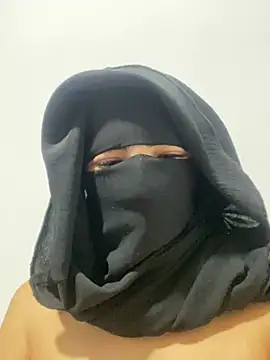 Hijabi_HotGirls Adlı Modelin Canlı XXX Sohbeti