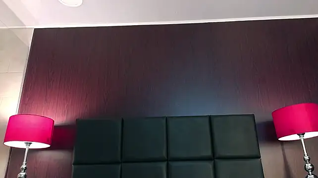NixShadow Adlı Modelin Canlı XXX Sohbeti