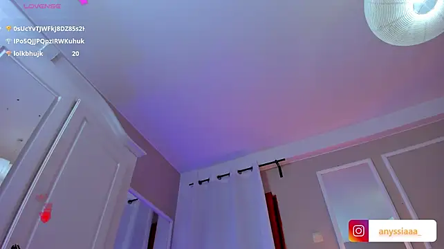 Chat +18 de Anyssia ao vivo