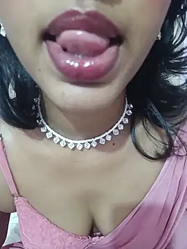 Smile_suhani95500 Adlı Modelin Canlı XXX Sohbeti