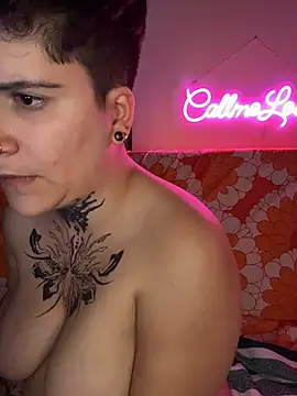 callmelouve Chat XXX in diretta